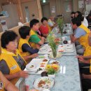 영주시 지구협의회 밀알봉사회는 청하재활 요양병원 방문하여 노인분들 북한식 음식대접 봉사활동 이미지