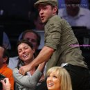제시카 비엘&저스틴 팀버레이크-농구장에서 키스하는(4.22) 이미지