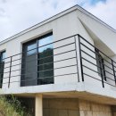 시각에 대한 비빌 | 고급스러운 마감의 전원주택 발코니난간대 데크휀스 설치 사례 (비용 및 디자인)