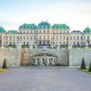 유럽 도시에 흐르는 클래식 음악 이미지