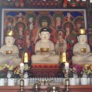 함안 장춘사 석조석가여래삼존좌상 이미지