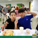 the Winnie the Pooh cast and crew celebrated with delicious food 이미지