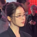 긱시크 안경이 넘 잘어울리는 신세경 이미지