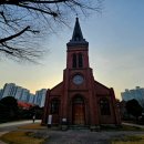 신정3동 성당 출입구 쪽 | 우리나라 최초의 근대식 벽돌 성당 중림동 약현성당