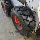 스키로더 타이어 교체 - 밥캣bobcat S590 곰발바닥 스키드로더