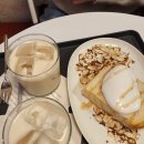 7292 | 설 연휴 영업하는 반려동물 동반 가능 합정 카페 커피바 루아르, 연한 쑥 밀크티 허니브레드 솔직 후기