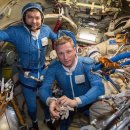 사진 : 러시아 우주 요원들이 소유즈 우주선에서 '수술'을 수행합니다. 이미지