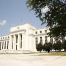 Contrarian CEOs tell the Fed: Go ahead, raise my rates 이미지