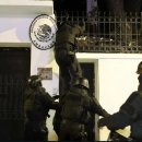 멕시코 대사관 레이드간 에콰도르 경찰 이미지