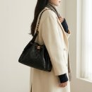 일상을 풍요롭게, 클래식기타 | 결국 샤넬 25는 제니 픽! 황금 비율의 ‘스몰(Small)’이 정답인 이유 🖤