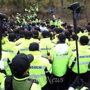 [4월 20일][오마이포토] 세월호 실종자 가족 채증하는 경찰 (전송) 이미지