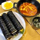 떡볶이, 김밥, 순대 '3대장'이 맛있기로 소문난 서울 분식 맛집 이미지