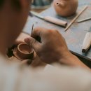 내손으로 만드는 명품 가죽공예 [레더아트 애 가죽공방] | AI 대체 불가, 손기술의 힘: AI가 흉내도 못내는 수작업 직업 5가지 - 리포트