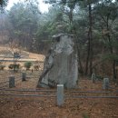진주 두문리 이정표석 | 진주와 사천의 경계를 알리는 두문리 이정표석(경상남도 문화재자료 제179호)