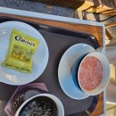 호숫가의 하얀집 이미지