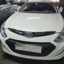 그린카정비 | 현대 2012년식 YF 쏘나타 하이브리드 전면유리 교환기 - 친환경 세단의 완벽한 복원