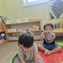 8월3주)안아주는 그림 모자이크&amp;친구 얼굴에 로션을 바르기&amp; 호일 위에 매직으로 그려요 이미지