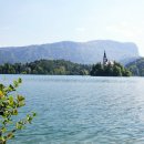 호수속의동화풍경 이미지