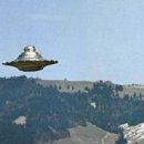 미확인 비행물체 UFO의 출현으로 공군기가 추격하는 장면 포착사진 보기 이미지