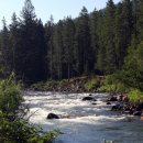 흐르는 강물을 바라 이미지