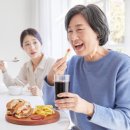 “많이 늙었네” 이런 소리 안 들으려면 줄여야 할 음식은? 이미지