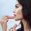 셀레나 고메즈 Rare Beauty 'Find Comfort - Feel Seen' campaign - December 2025 이미지