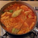 놀라운 가격, 4천9백원 즉석 떡볶이 무한리필" 경희대 앞 떡볶이 뷔페 -상냥한 눈빛의 떡볶이 이미지