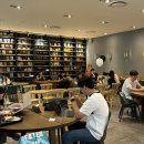 수원 광교 카페 꼼마 갤러리아광교점 북카페 독서 조용한 분위기 주말 데이트