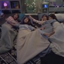 서로 닿으면 죽는 줄 아는 걸그룹 멤버들.....(feat. 위키미키 X 우주소녀).jpgif 이미지