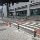 교문열쇠앞 | 횡단보도 앞 볼라드 설치 열쇠형 스텐볼라드로 불법주차 해결