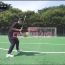 [슛포러브] 야구 방망이로 축구공 때려서 골 넣는 이대호 ㄷㄷㄷ. gif 이미지