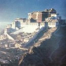 티벳 라싸에 있는 달라이 라마의 궁전 포탈라궁 이미지