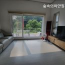 숲속의 하얀집 이미지