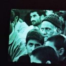 관람자들을 바라보기 이미지