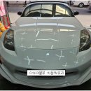 자동차 앞유리에 스크래치와 스톤칩이 많이 생겨서 교체 작업과 전면 열차단 필름으로 썬팅 작업입니다