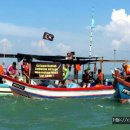 Protest by 300 Penang fishing boats (간척사업에 반대) 이미지