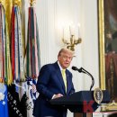 트럼프“중국,콩 부족 걱정…미국산 콩 4배 더 주문하길” 이미지