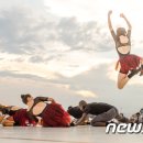 Dancing to Connect 이미지