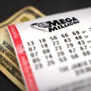 미국 Mega Millions 복권 10억 달러 잭팟: 연금 또는 일시금?우승자는 상금을 한 번에 가져가거나 30년에 걸쳐 연간 지불금 이미지