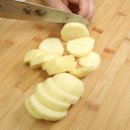 앞다리살로 만든 감자조림 이미지