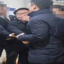 또 ‘입틀막’…이번엔 소청과의사회장 尹토론회서 끌려나가 이미지