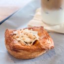 더티독 | 신촌 서강대역 카페 아우어 베이커리 신촌숲길점 맛있는 빵 맛집