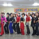 음악에 맞춰 라인댄스 이미지