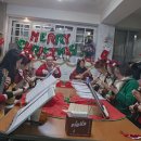 2025년 나니우쿨렐레앙상블 크리스마스 모임 연주 - I Saw Manny Kissing Santa Claus 이미지