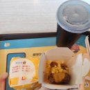 아이비피아 | [롯데리아 신상] 나폴리맛피아 모짜렐라버거 토마토바질 &amp; 못난이치즈감자 리뷰 후기