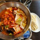 총총 칼국수 | 홍대 보쌈 맛집 조개우물보쌈칼국수 든든한 한상 세트 보쌈 낚지볶음 김치칼국수 후기
