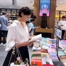 흑산자산문화도서관 | 김지호 공공도서관 책 훼손 논란, “상습 의혹까지”…과거 인증샷 파묘에 비판 확산