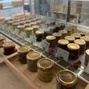 장미펜션 | 압구정로데오 빵집 화이트리에 압구정점 후기｜펜션 조식용 식빵 풀사이즈 + 딸기장미잼 🍞🌹