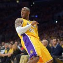 Kobe's triple-double pushes Lakers past Mavericks By GREG BEACHAM (NBA닷컴, 번역) 이미지