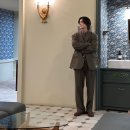 라펠이 매력적인 TNGT 카키 대디핏 트윌 피크드 셋업
